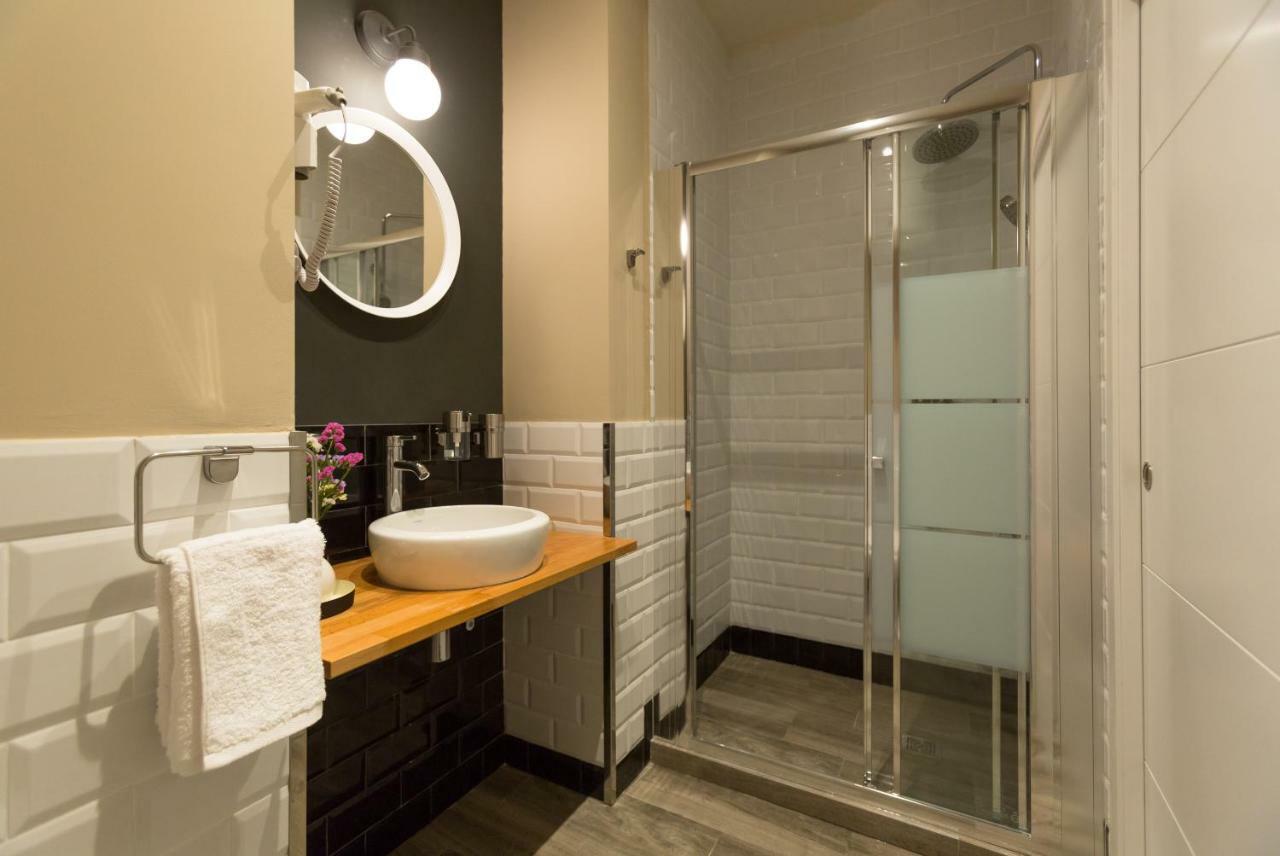 Hostal12 Hotel