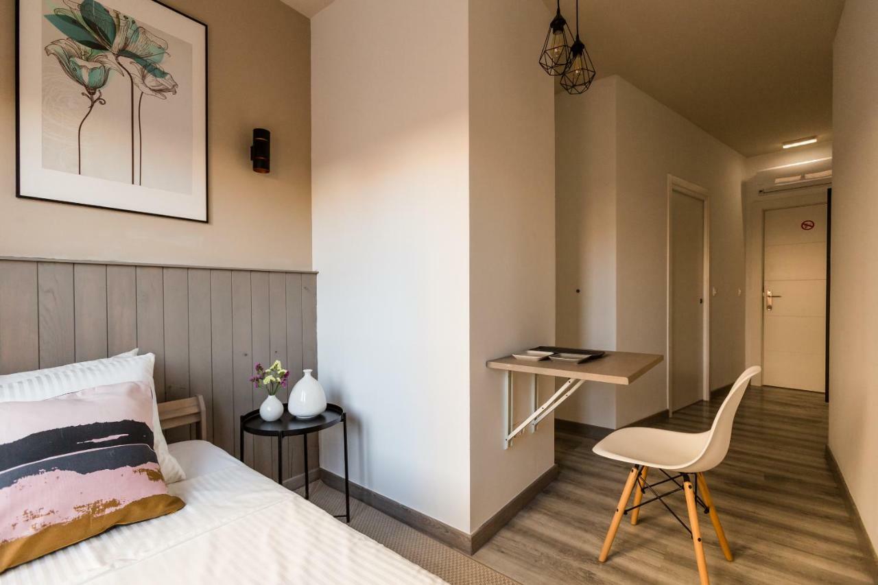 Hostal12 Hotel