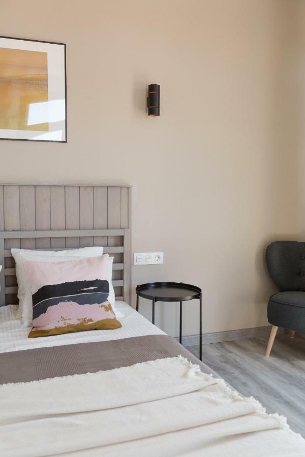 Hostal12 Hotel